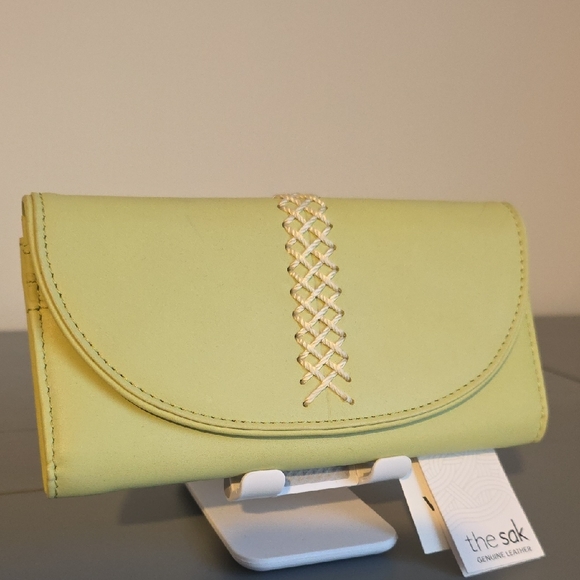 THE SAK NWT Fernwood Key Lime Large Leather Wallet - Picture 2 of 14
